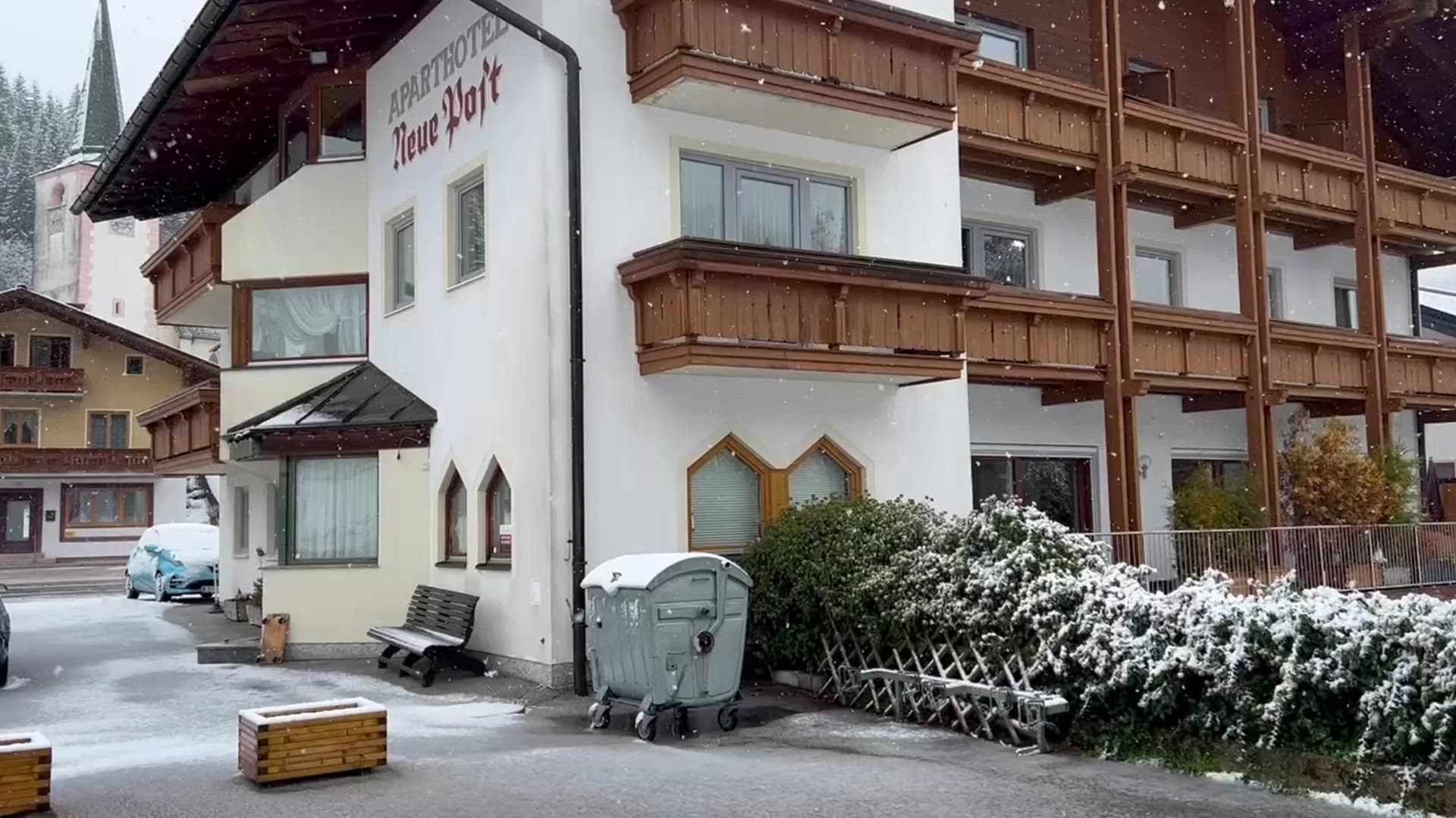 DIE ERSTEN SCHNEEFLOCKEN